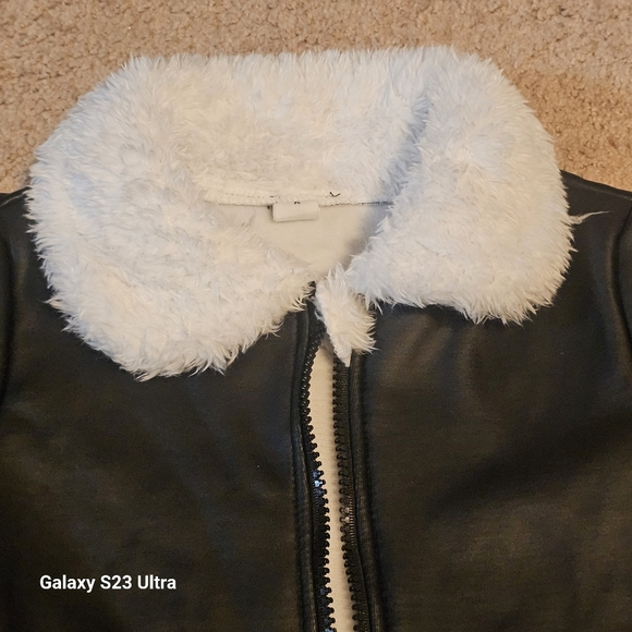 Black Faux Leather Jacket with White Fur Trim Size 2-3Y - Picture 4 of 8